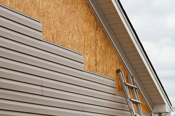 Professional Siding technician working in Waynesburg, OH